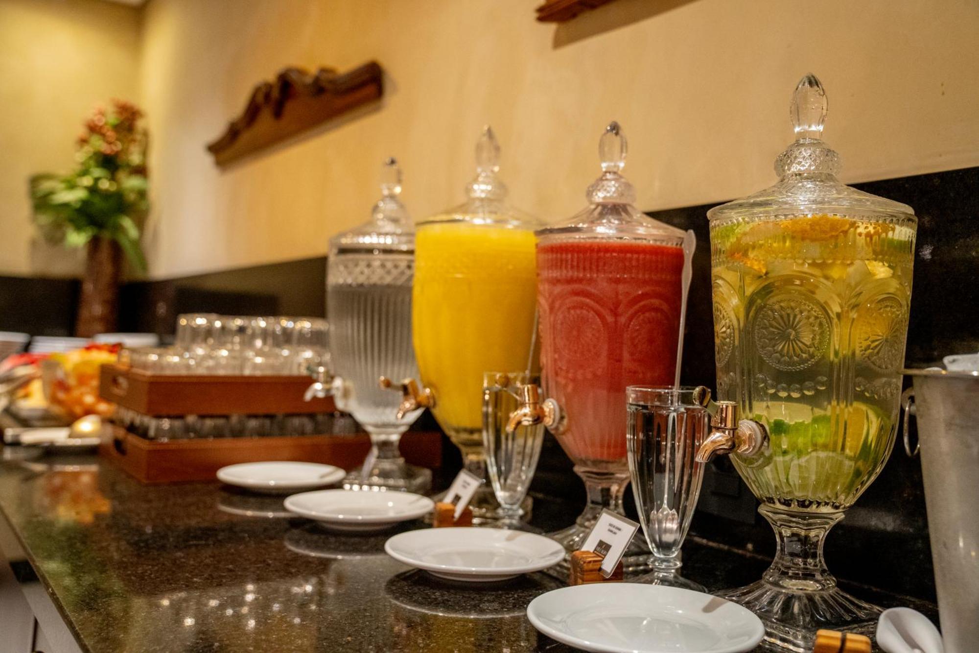 Hotel Luzeiros 헤시피 외부 사진 A selection of non-alcoholic drinks