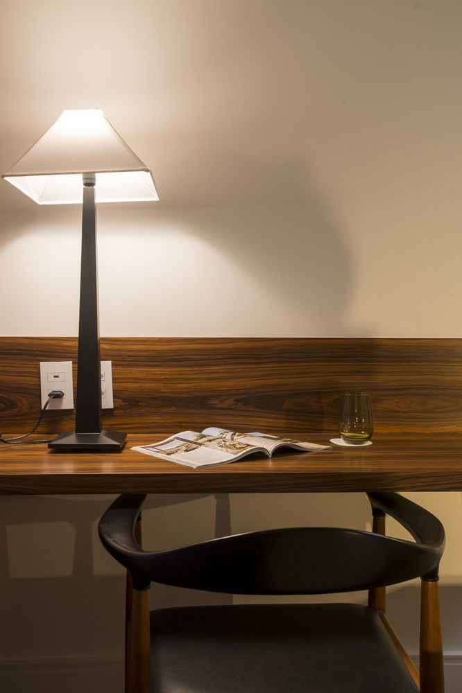Hotel Luzeiros 헤시피 외부 사진 A lamp on a desk